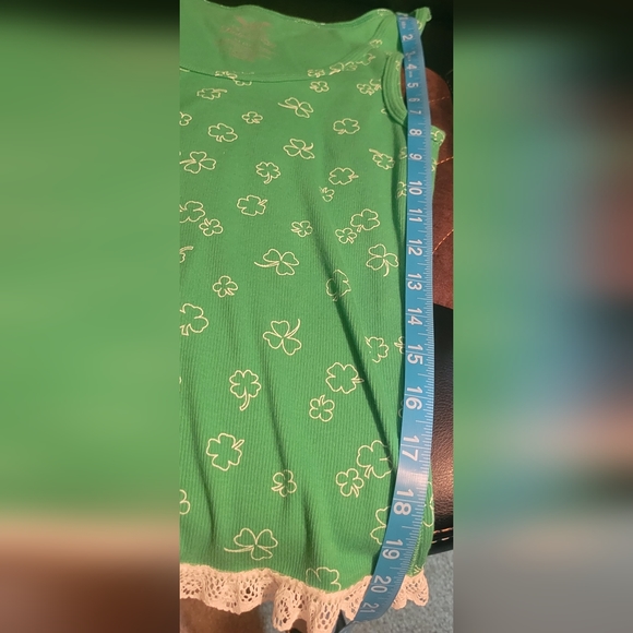 Tank Tops - Picture 4 of 7